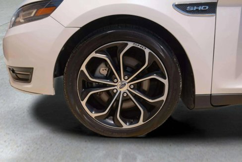 Used 2017 Ford Taurus SHO image 45