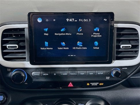 Used 2022 Hyundai Venue Limited image 14