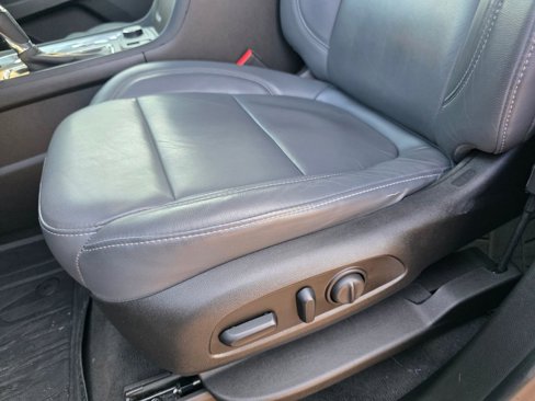 Used 2018 Chevrolet Traverse LT image 12