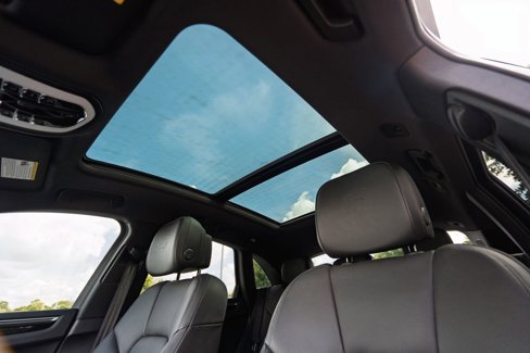 Certified 2023 Porsche Macan image 27