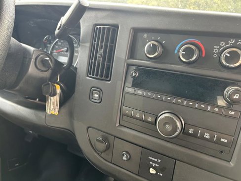 Used 2015 Chevrolet Express 2500 image 9