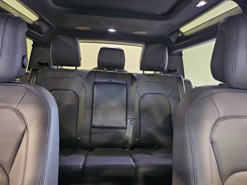 Used 2024 Land Rover Defender 90 V8 image 15