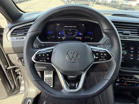Used 2022 Volkswagen Tiguan SE R-Line image 20
