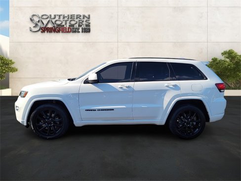 Used 2021 Jeep Grand Cherokee Laredo X image 2