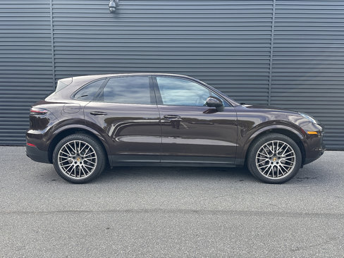 Certified 2022 Porsche Cayenne Platinum Edition image 6