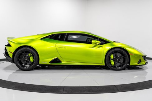 Used 2023 Lamborghini Huracan EVO image 2
