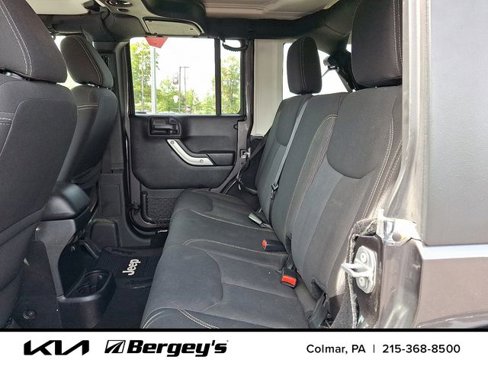 Used 2016 Jeep Wrangler Unlimited Sahara w/ Dual Top Group image 8