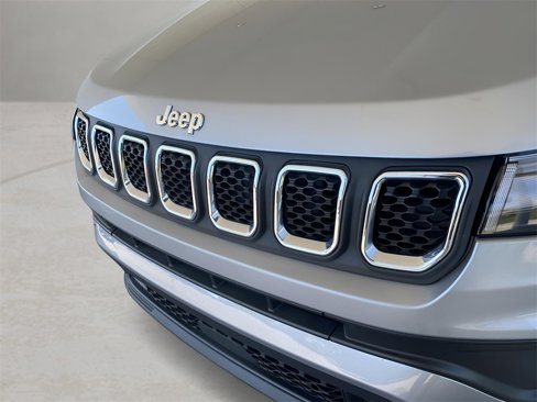 Certified 2024 Jeep Compass Latitude image 2