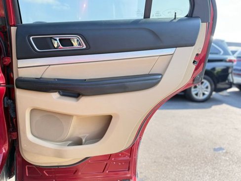 Used 2016 Ford Explorer XLT w/ Equipment Group 202A image 21