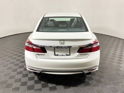 Used 2016 Honda Accord Sport image 11