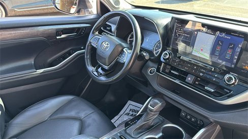 Used 2021 Toyota Highlander Platinum image 14