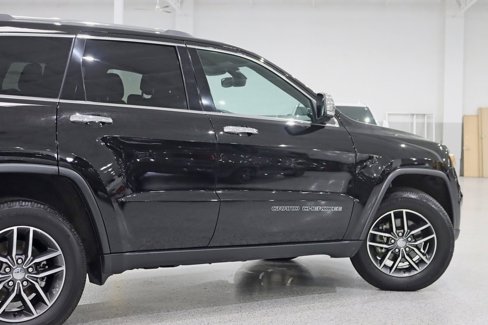 Used 2018 Jeep Grand Cherokee Limited image 11
