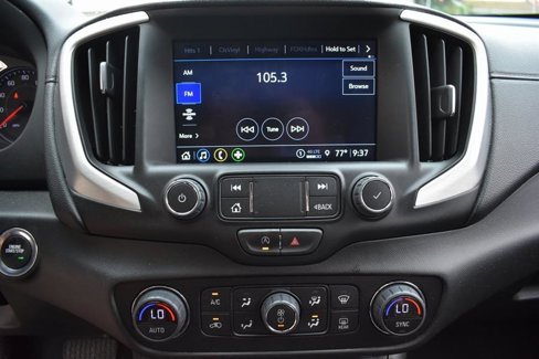 Used 2024 GMC Terrain SLT image 17
