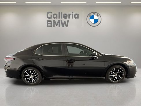 Used 2022 Toyota Camry SE image 5