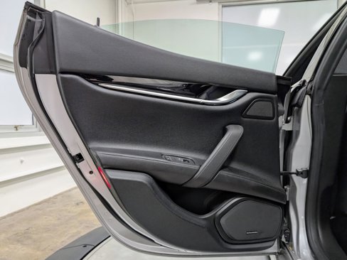 Used 2018 Maserati Ghibli S GranSport image 19