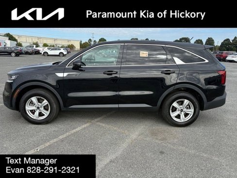 Used 2023 Kia Sorento LX image 2