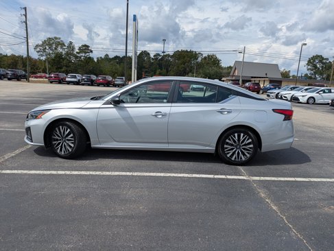 Used 2024 Nissan Altima 2.5 SV image 2