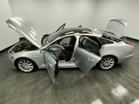 Used 2017 Jaguar XJ R-Sport image 49
