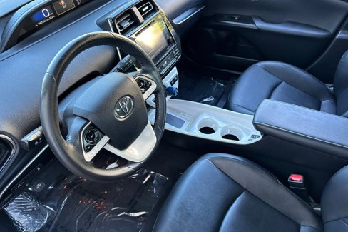 Used 2017 Toyota Prius Four image 5