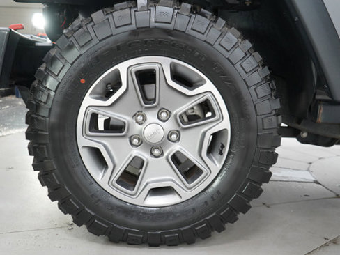 Used 2016 Jeep Wrangler Unlimited Rubicon w/ Connectivity Group image 25