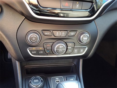 Used 2022 Jeep Cherokee Limited image 27