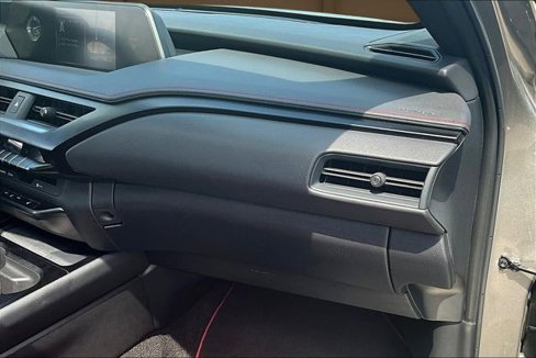 Used 2019 Lexus UX 200 image 17