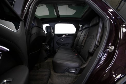 Used 2022 Bentley Bentayga image 44