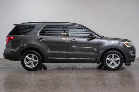 Used 2017 Ford Explorer XLT w/ Equipment Group 201A image 10