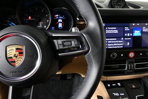 Certified 2022 Porsche Macan image 11