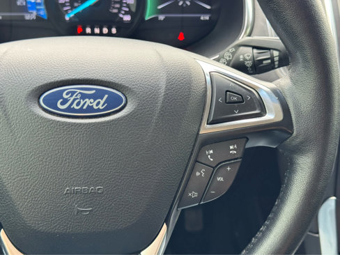 Used 2020 Ford Edge Titanium image 16