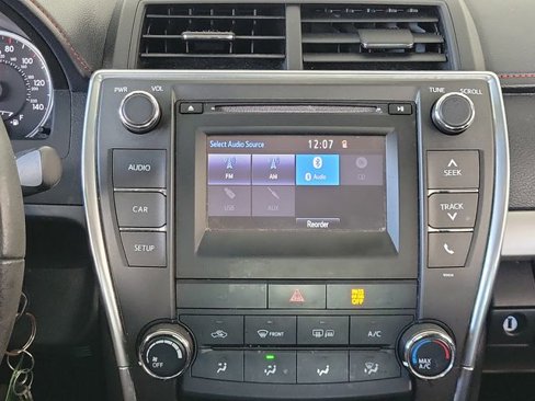 Used 2017 Toyota Camry SE image 6