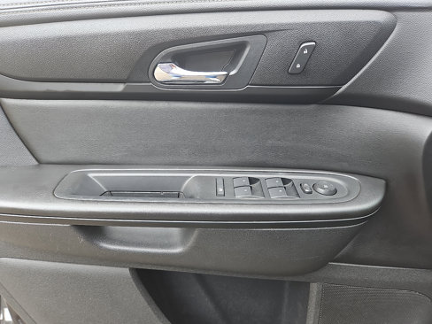 Used 2017 Chevrolet Traverse LT w/ Style and Technology Package image 13