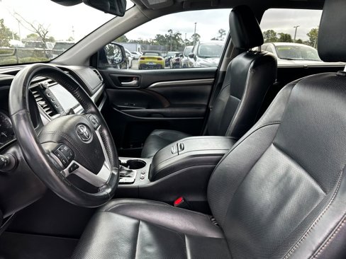 Used 2017 Toyota Highlander Limited Platinum image 27