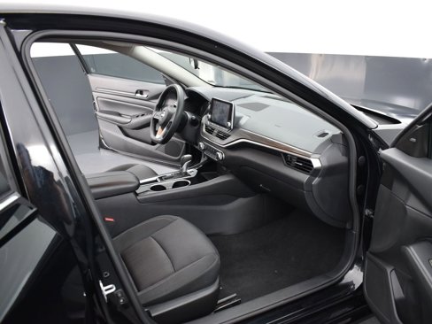 Used 2024 Nissan Altima 2.5 SV image 6