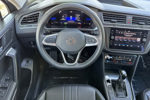 Used 2024 Volkswagen Tiguan SE image 16