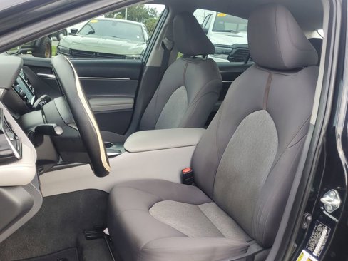 Used 2020 Toyota Camry L image 15