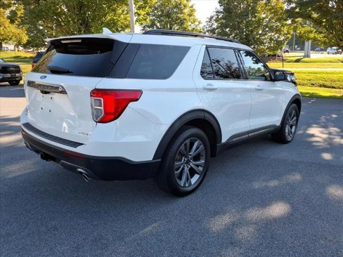 Certified 2022 Ford Explorer XLT w/ Equipment Group 202A image 4