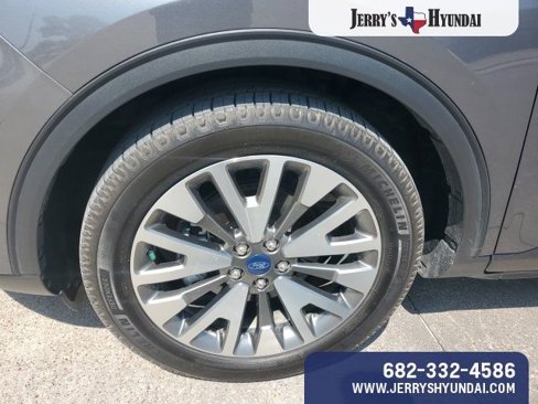 Used 2022 Ford Escape SE w/ SE Sport Appearance Package image 5