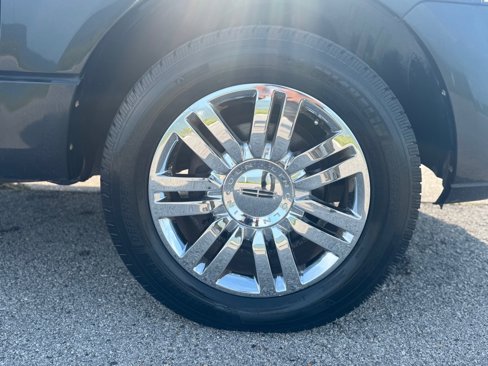 Used 2010 Lincoln Navigator 2WD image 10