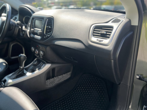 Used 2018 Jeep Compass Latitude w/ Cold Weather Group image 44