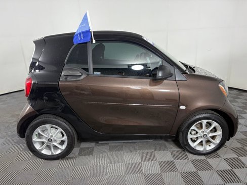 Used 2018 smart fortwo electric drive image 8