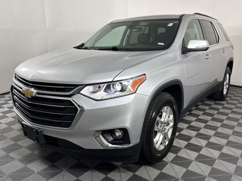 Used 2021 Chevrolet Traverse LT image 3