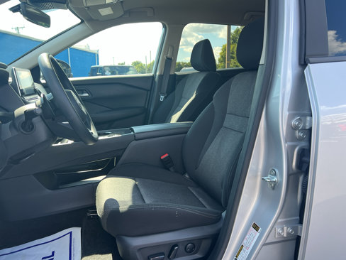 Used 2024 Nissan Rogue SV image 9