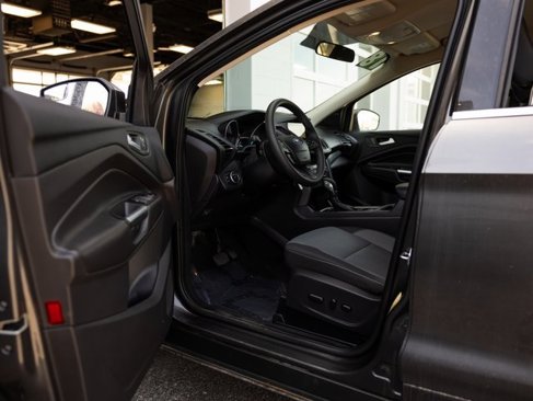 Used 2018 Ford Escape SE w/ SE Sync 3 Package image 34