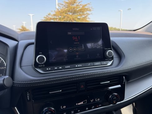 Used 2023 Nissan Rogue SV image 16