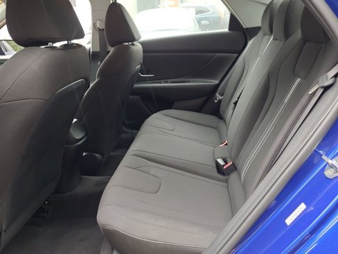Used 2023 Hyundai Elantra SEL image 12