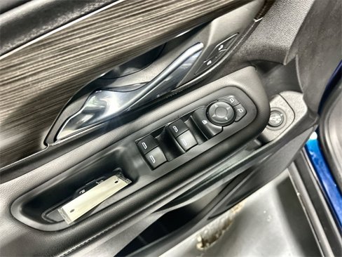 Used 2023 GMC Terrain SLE w/ Driver Convenience Package image 15