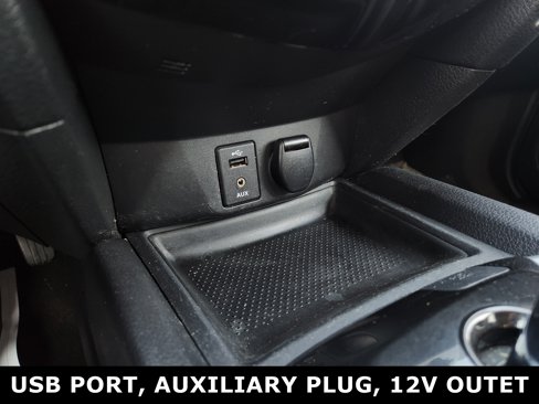 Used 2015 Nissan Rogue SV image 3