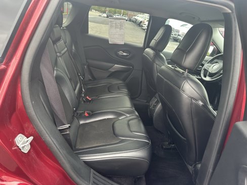 Used 2019 Jeep Cherokee Latitude Plus w/ Cold Weather Group image 18