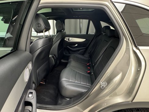 Used 2019 Mercedes-Benz GLC 300 4MATIC image 12